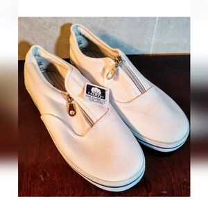 Basic Editions White Sneakers Minimalist Slip-On